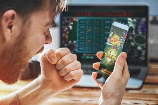 Philippines player checking withdrawal status on falconplay mobile browser